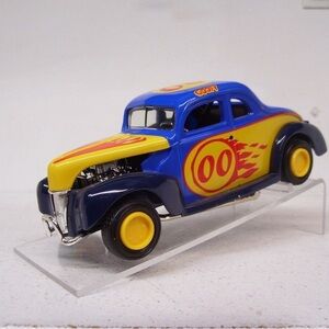 Ertl Bank Disney  "Winners Circle" Goofy's 1940 Ford 00Modified Coupe money bank